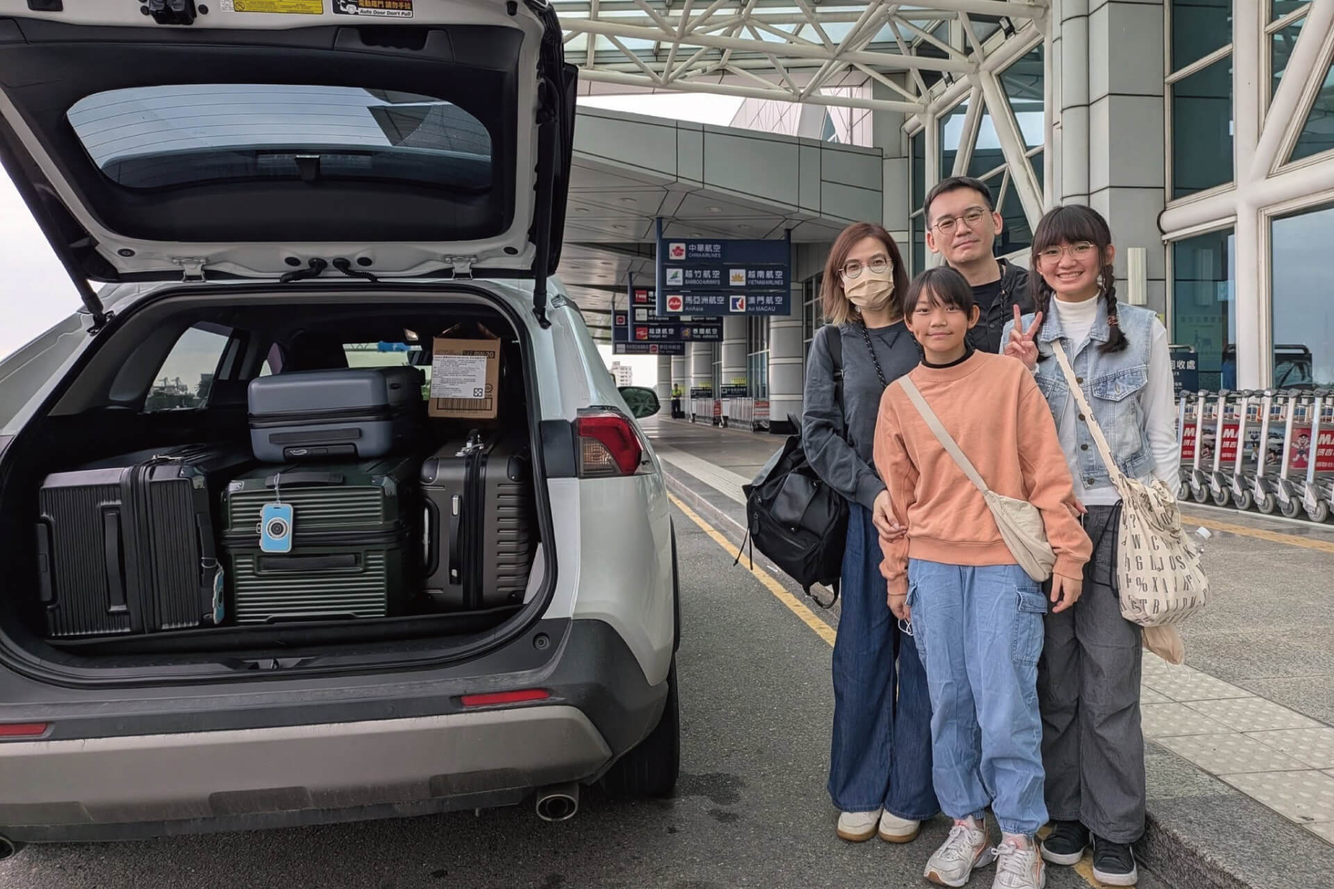 台南出國接送首選｜眾恆接駁休旅五人座機場專車，安心抵達小港起飛圖片